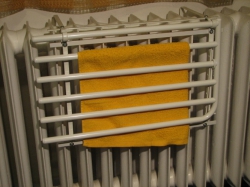 Sušiak na liatinový radiátor, päťramenný - možno sklopiť do priestorovo úspornej polohy aj s bielizňou
